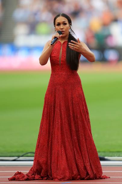 Rebecca Ferguson canta l&#39;inno nazionale inglese (Getty Images)